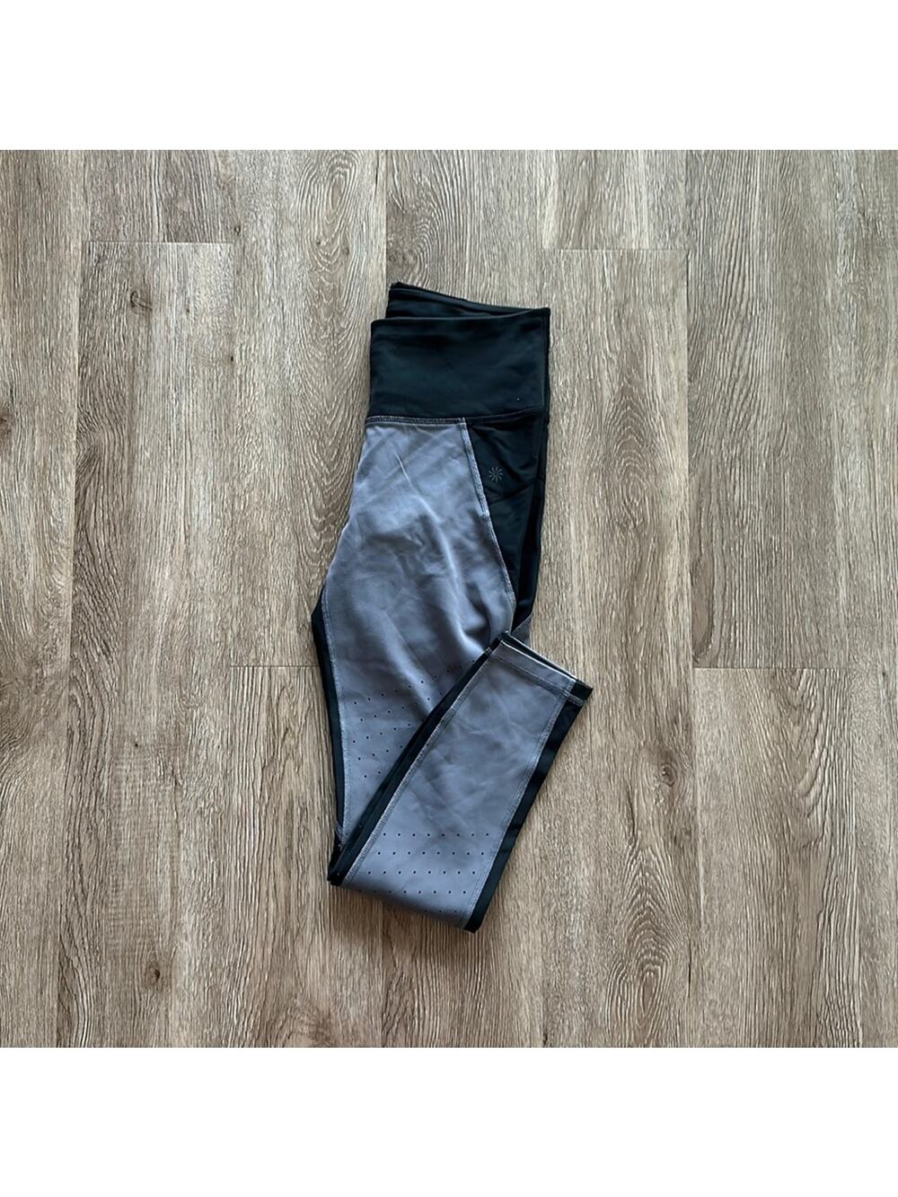 Athleta Sculptek Stealth Tru Cool 7/8 Tights Grey & Black Size Small Athletic